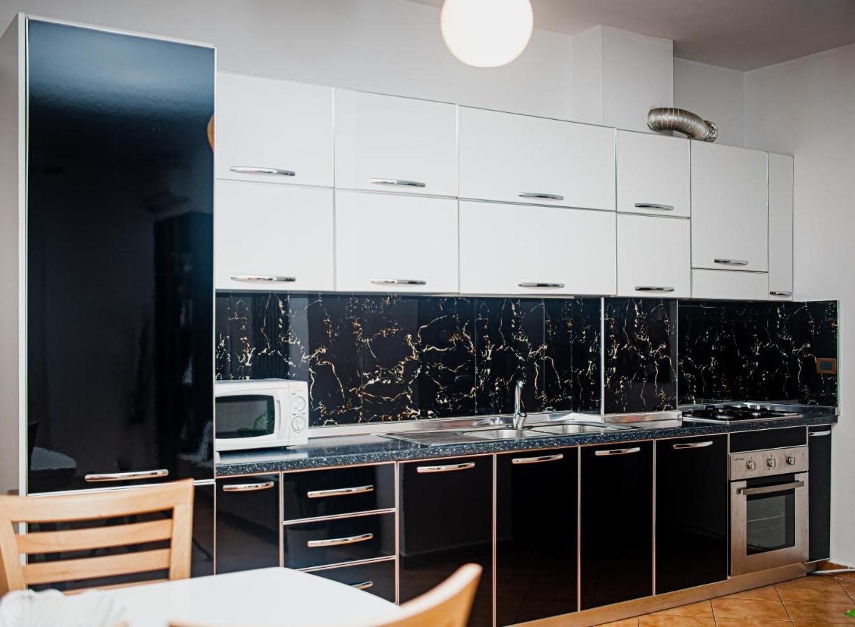 Ajla Apartment ดูร์เรส ภายนอก รูปภาพ
